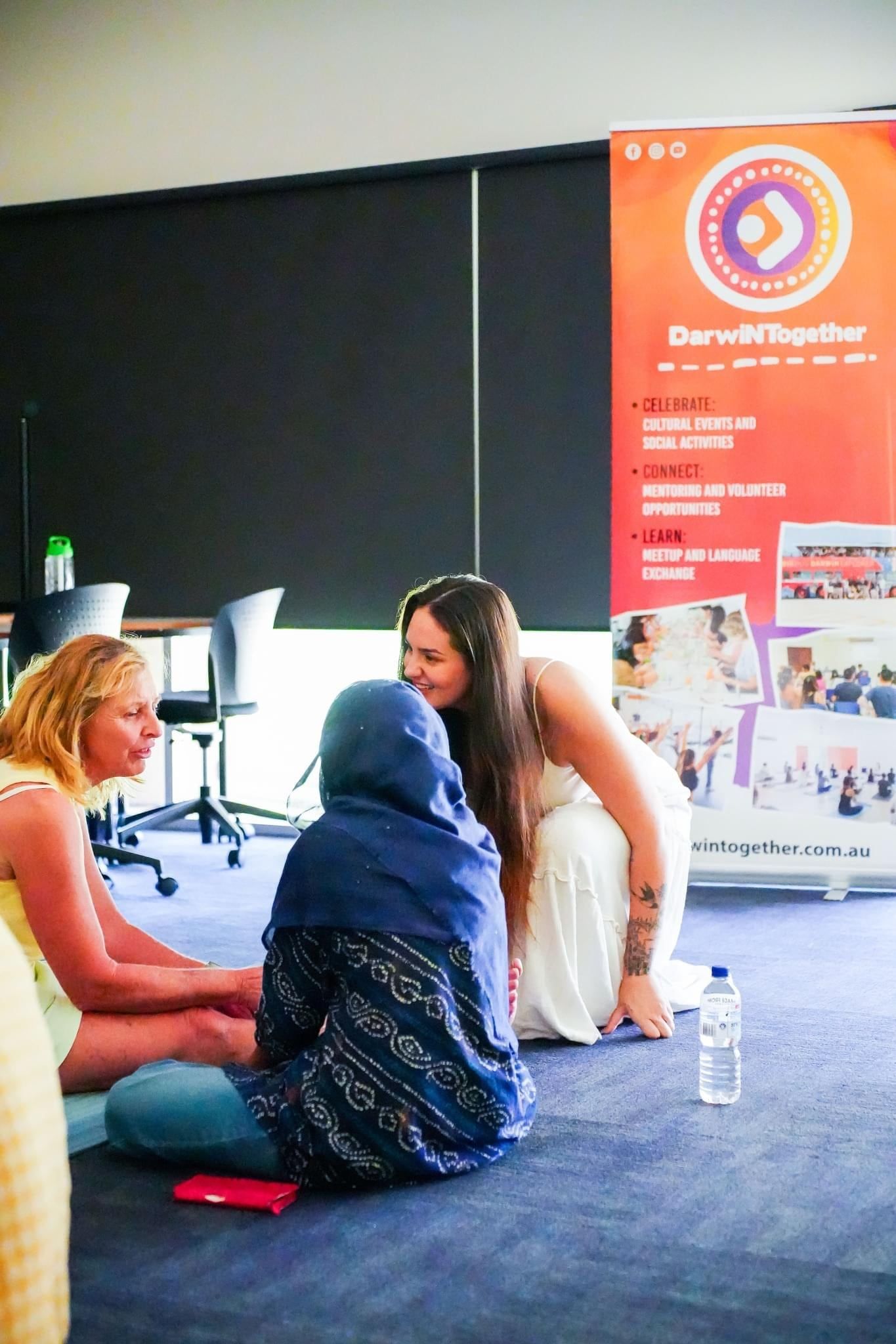 Raffaela sorride con i partecipanti della masterclass